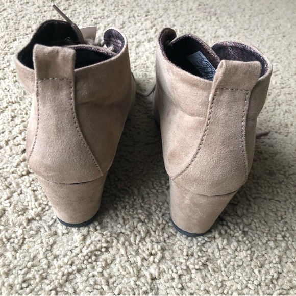 Attention Suede Ankle boots. Size 10 - Picture 6 of 13